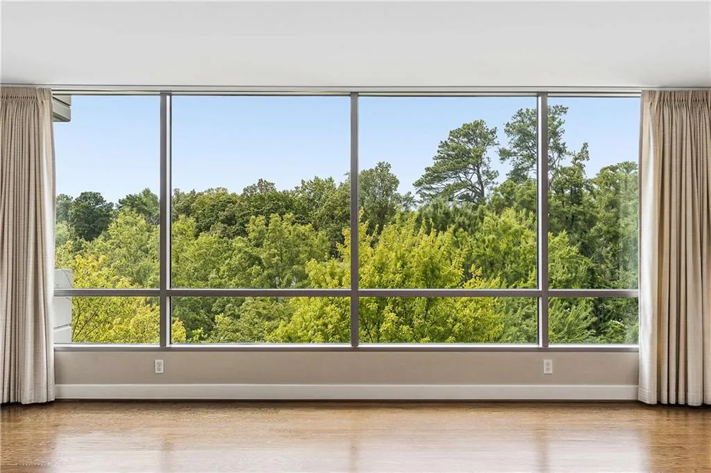 700 Park Regency Place Ne Unit 707, Atlanta, Georgia 30326, 3 Bedrooms Bedrooms, 0 ,2 BathroomsBathrooms,Residential,For Sale,700 Park Regency Place Ne Unit 707,7821458
