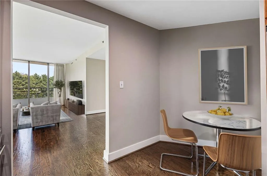 700 Park Regency Place Ne Unit 707, Atlanta, Georgia 30326, 3 Bedrooms Bedrooms, 0 ,2 BathroomsBathrooms,Residential,For Sale,700 Park Regency Place Ne Unit 707,7821458