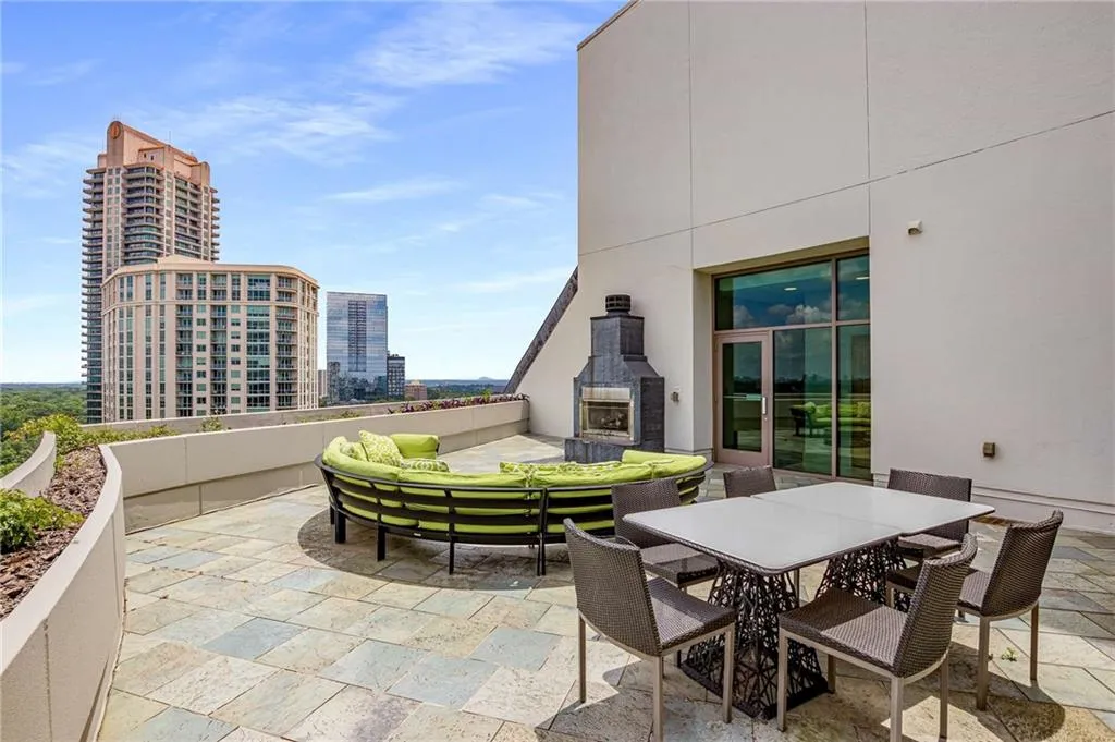 700 Park Regency Place Ne Unit 707, Atlanta, Georgia 30326, 3 Bedrooms Bedrooms, 0 ,2 BathroomsBathrooms,Residential,For Sale,700 Park Regency Place Ne Unit 707,7821458