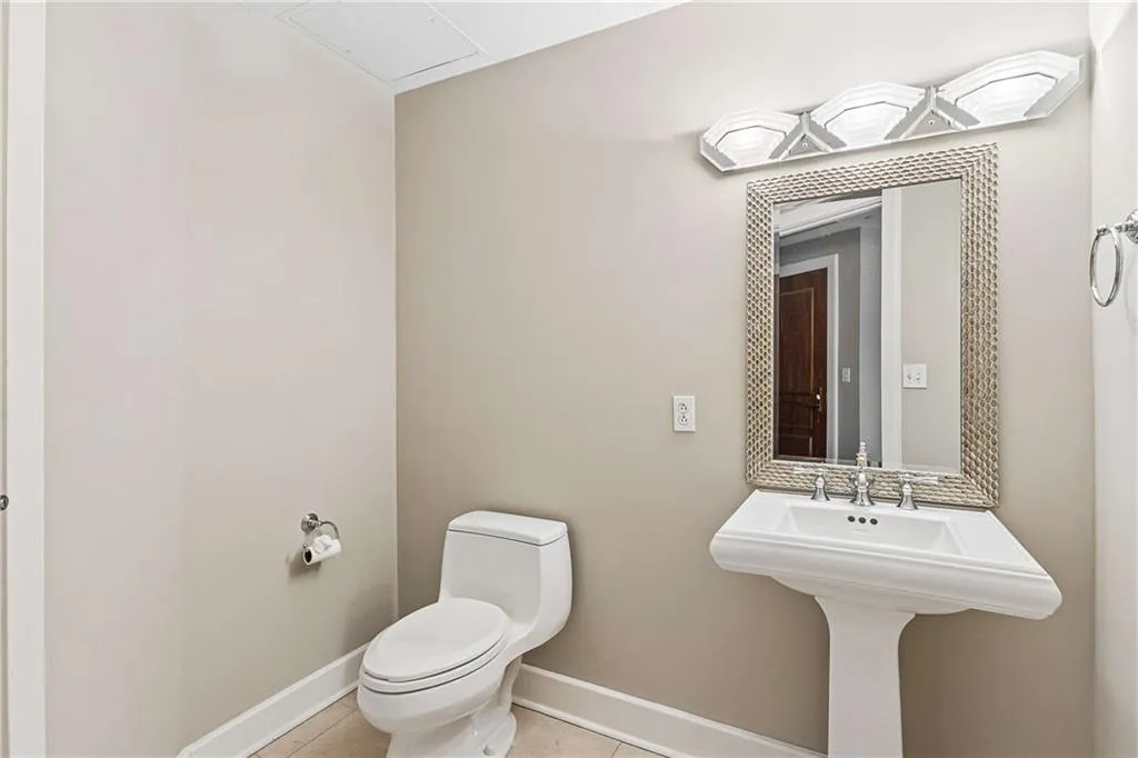700 Park Regency Place Ne Unit 707, Atlanta, Georgia 30326, 3 Bedrooms Bedrooms, 0 ,2 BathroomsBathrooms,Residential,For Sale,700 Park Regency Place Ne Unit 707,7821458