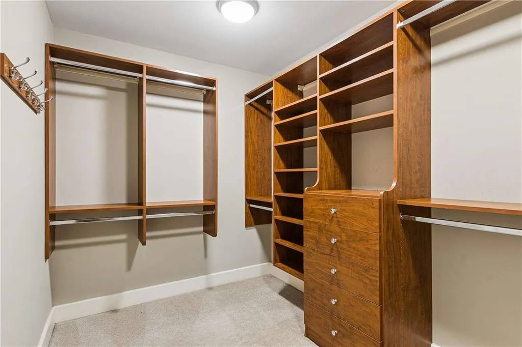 700 Park Regency Place Ne Unit 707, Atlanta, Georgia 30326, 3 Bedrooms Bedrooms, 0 ,2 BathroomsBathrooms,Residential,For Sale,700 Park Regency Place Ne Unit 707,7821458