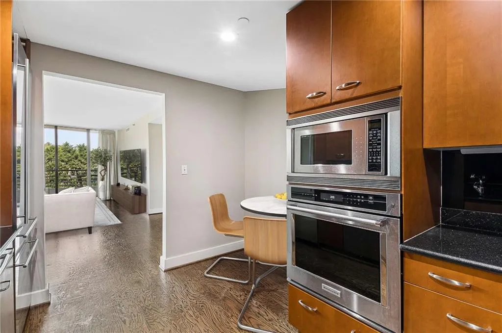 700 Park Regency Place Ne Unit 707, Atlanta, Georgia 30326, 3 Bedrooms Bedrooms, 0 ,2 BathroomsBathrooms,Residential,For Sale,700 Park Regency Place Ne Unit 707,7821458