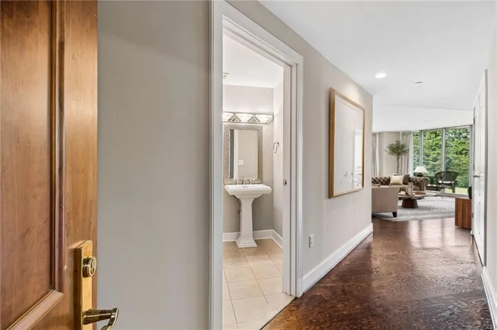 700 Park Regency Place Ne Unit 707, Atlanta, Georgia 30326