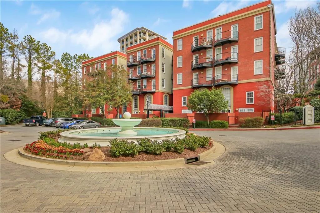 2840 Peachtree Road Nw Unit 301, Atlanta, Georgia 30305, 2 Bedrooms Bedrooms, ,2 BathroomsBathrooms,Residential,For Sale,2840 Peachtree Road Nw Unit 301,7536056