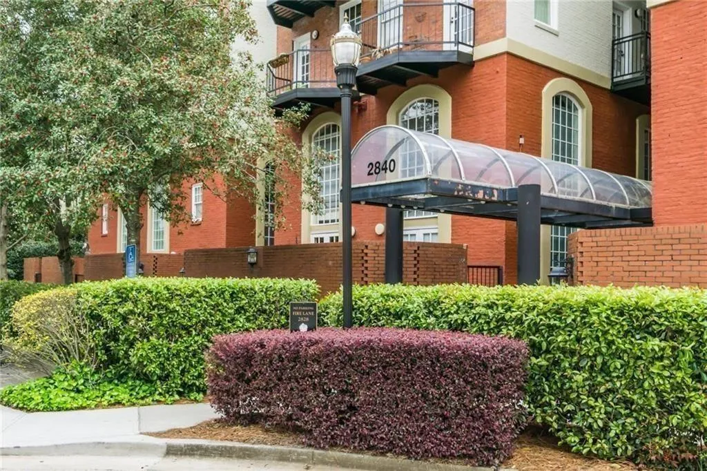 2840 Peachtree Road Nw Unit 301, Atlanta, Georgia 30305, 2 Bedrooms Bedrooms, ,2 BathroomsBathrooms,Residential,For Sale,2840 Peachtree Road Nw Unit 301,7536056