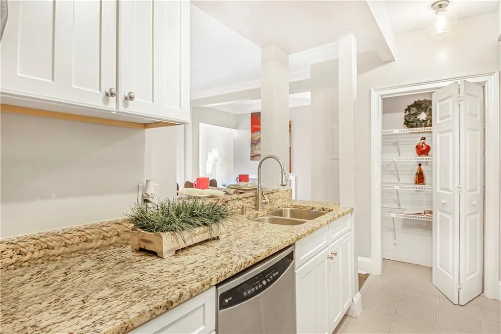 2840 Peachtree Road Nw Unit 301, Atlanta, Georgia 30305, 2 Bedrooms Bedrooms, ,2 BathroomsBathrooms,Residential,For Sale,2840 Peachtree Road Nw Unit 301,7536056