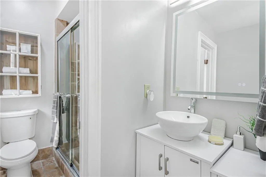 2840 Peachtree Road Nw Unit 301, Atlanta, Georgia 30305, 2 Bedrooms Bedrooms, ,2 BathroomsBathrooms,Residential,For Sale,2840 Peachtree Road Nw Unit 301,7536056