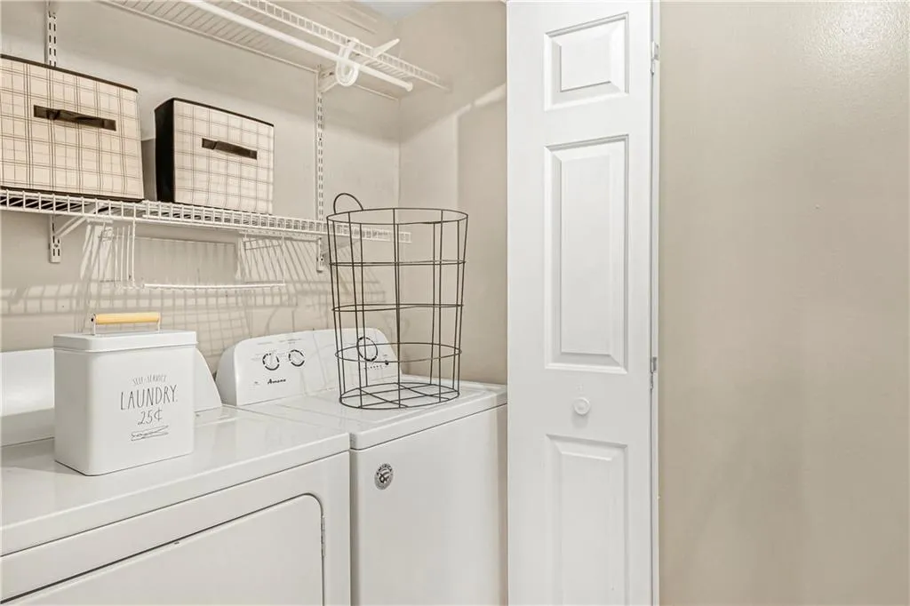 2840 Peachtree Road Nw Unit 301, Atlanta, Georgia 30305, 2 Bedrooms Bedrooms, ,2 BathroomsBathrooms,Residential,For Sale,2840 Peachtree Road Nw Unit 301,7536056