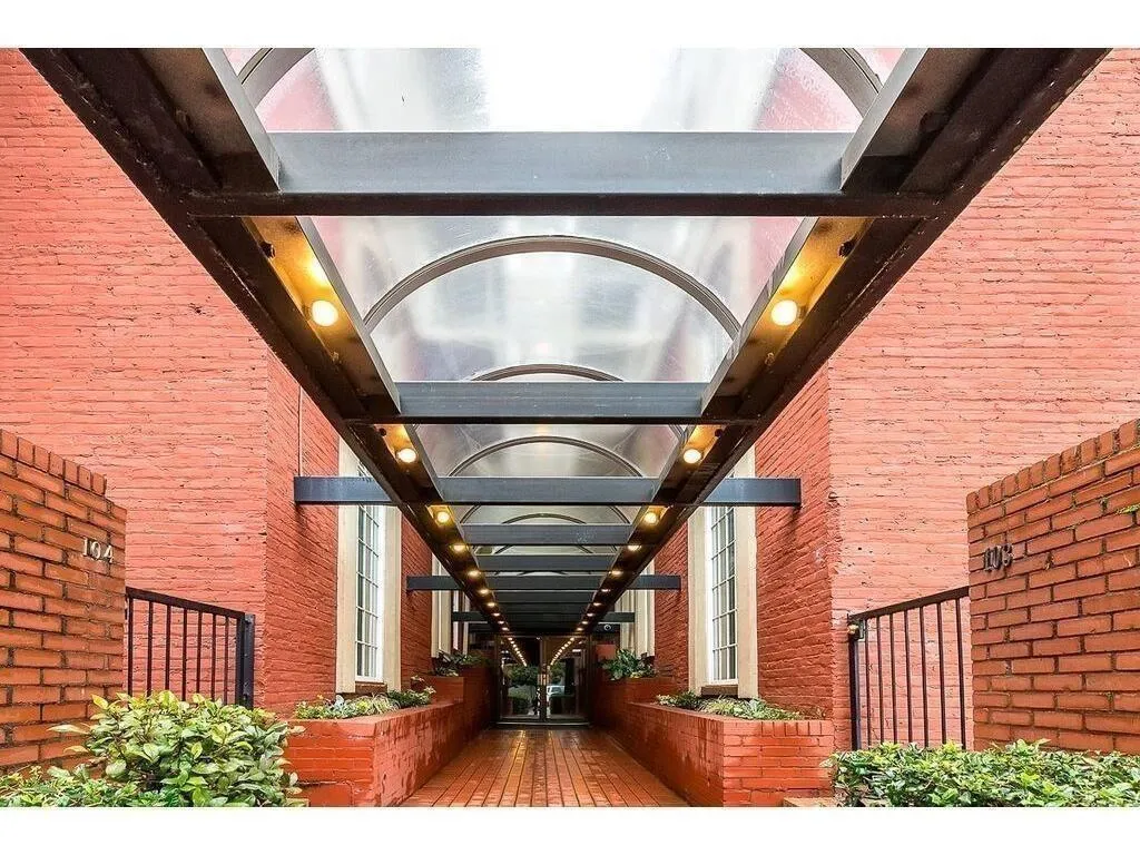 2840 Peachtree Road Nw Unit 301, Atlanta, Georgia 30305, 2 Bedrooms Bedrooms, ,2 BathroomsBathrooms,Residential,For Sale,2840 Peachtree Road Nw Unit 301,7536056