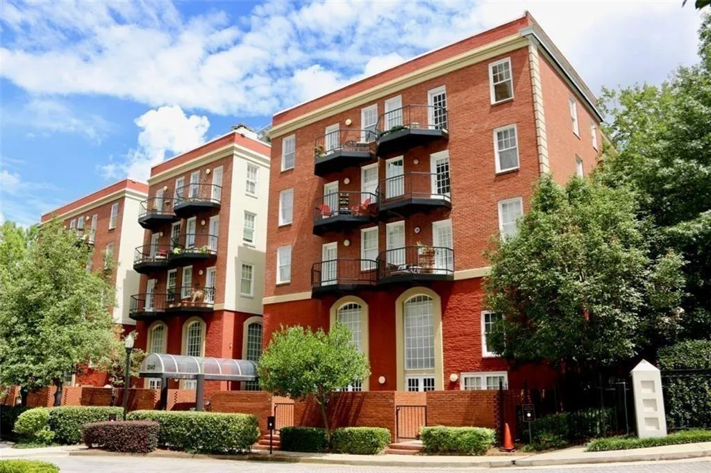 2840 Peachtree Road Nw Unit 301, Atlanta, Georgia 30305, 2 Bedrooms Bedrooms, ,2 BathroomsBathrooms,Residential,For Sale,2840 Peachtree Road Nw Unit 301,7536056
