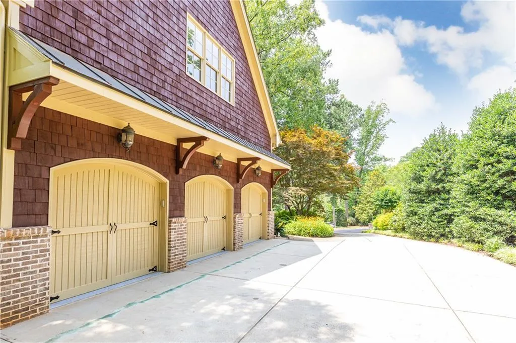 5271 Vernon Springs Trail, Atlanta, Georgia 30327, 5 Bedrooms Bedrooms, ,5 BathroomsBathrooms,Residential,Sold,5271 Vernon Springs Trail,6735818