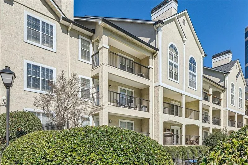 View of apartment building / complex