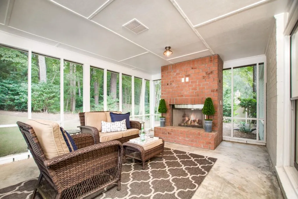 210 W Spalding Drive, Sandy Springs, Georgia 30328, 5 Bedrooms Bedrooms, ,3 BathroomsBathrooms,Residential,Sold,210 W Spalding Drive,6054867