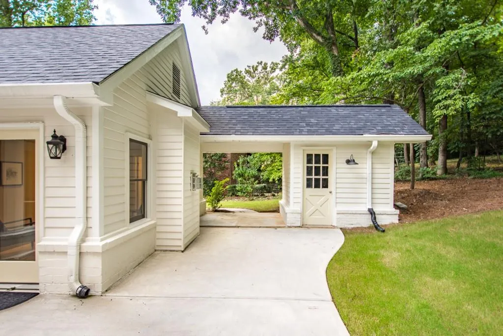 210 W Spalding Drive, Sandy Springs, Georgia 30328, 5 Bedrooms Bedrooms, ,3 BathroomsBathrooms,Residential,Sold,210 W Spalding Drive,6054867