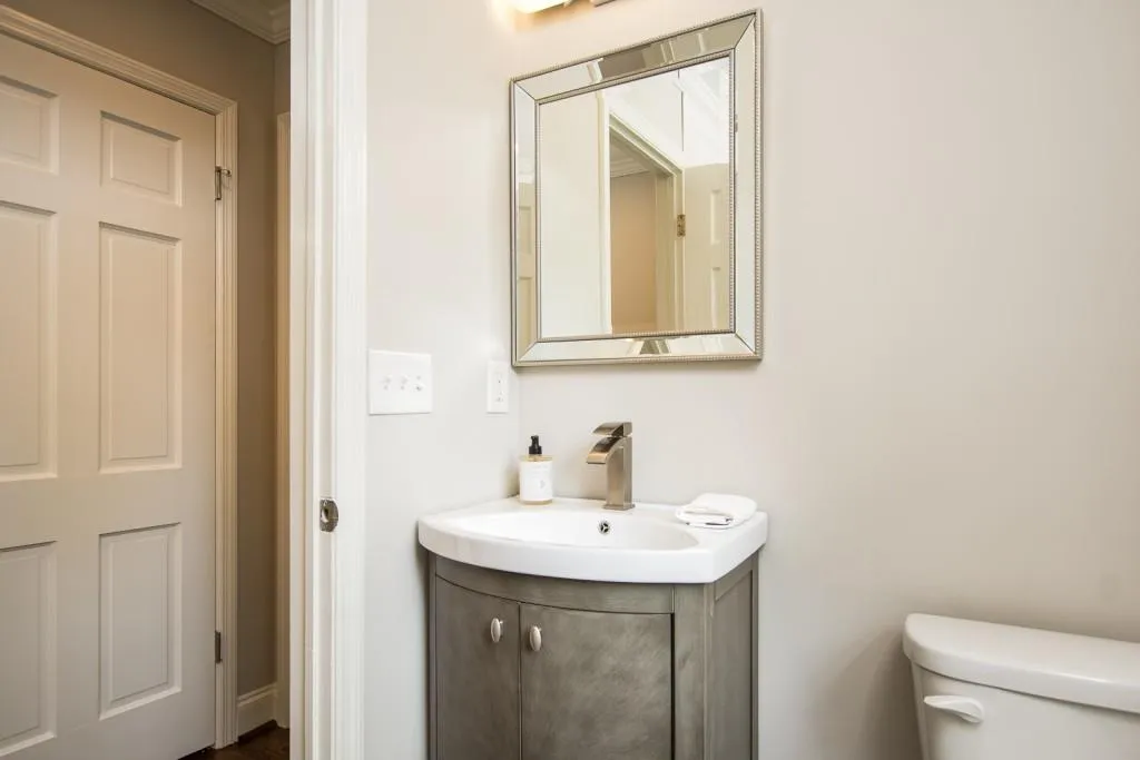 210 W Spalding Drive, Sandy Springs, Georgia 30328, 5 Bedrooms Bedrooms, ,3 BathroomsBathrooms,Residential,Sold,210 W Spalding Drive,6054867