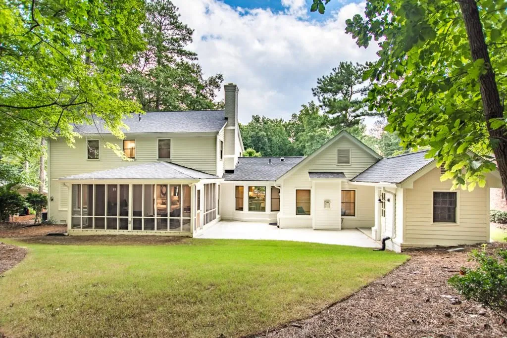 210 W Spalding Drive, Sandy Springs, Georgia 30328, 5 Bedrooms Bedrooms, ,3 BathroomsBathrooms,Residential,Sold,210 W Spalding Drive,6054867