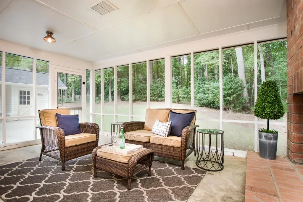 210 W Spalding Drive, Sandy Springs, Georgia 30328, 5 Bedrooms Bedrooms, ,3 BathroomsBathrooms,Residential,Sold,210 W Spalding Drive,6054867
