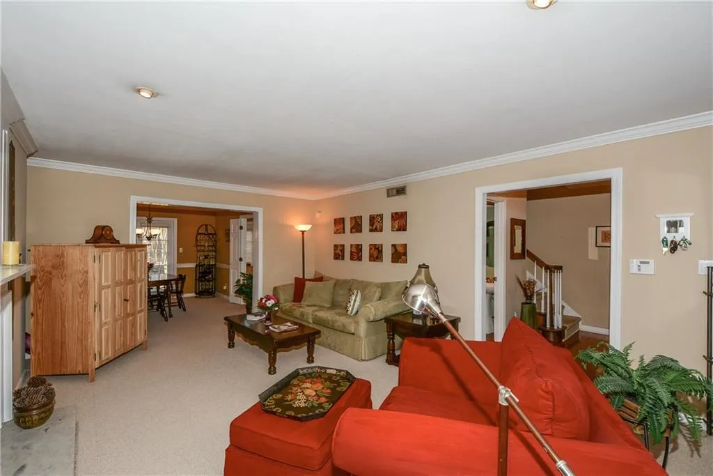 12 James River Place Ne, Atlanta, Georgia 30342, 3 Bedrooms Bedrooms, ,2 BathroomsBathrooms,Residential,Sold,12 James River Place Ne,5626311