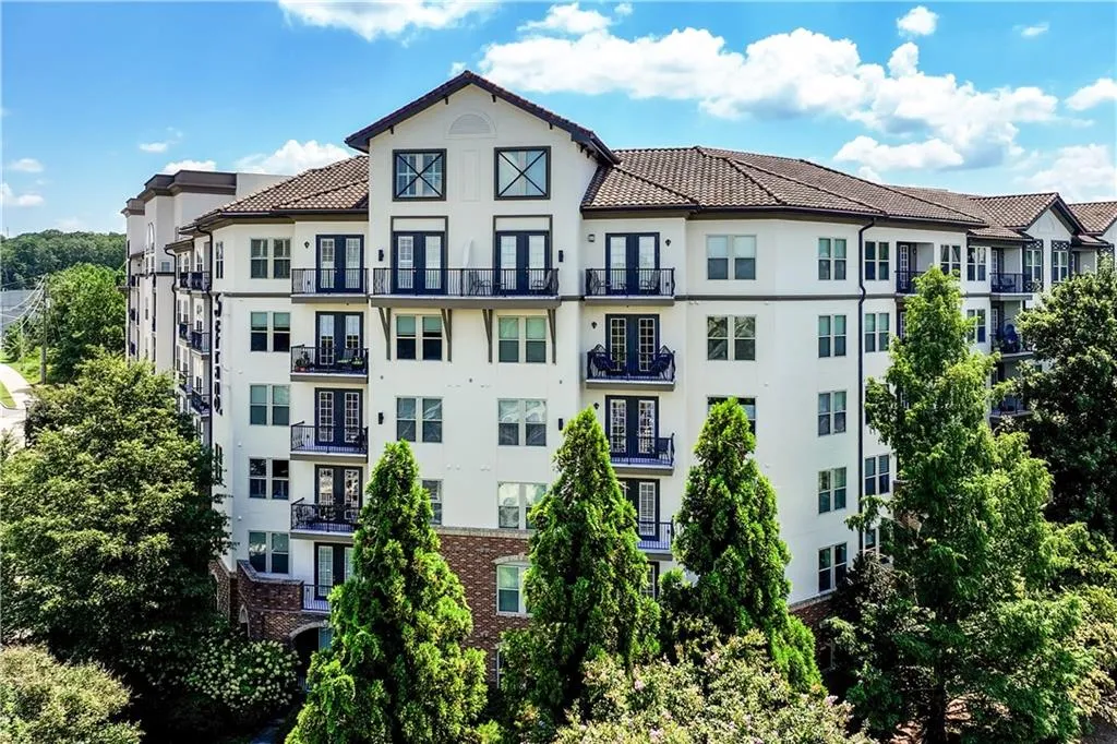 View of apartment building / complex