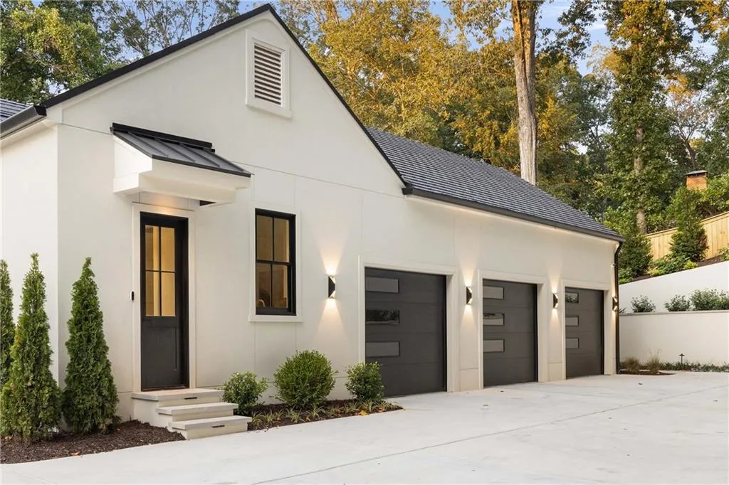 1020 Foxcroft Road Nw, Atlanta, Georgia 30327, 5 Bedrooms Bedrooms, ,4 BathroomsBathrooms,Residential,For Sale,1020 Foxcroft Road Nw,7646064