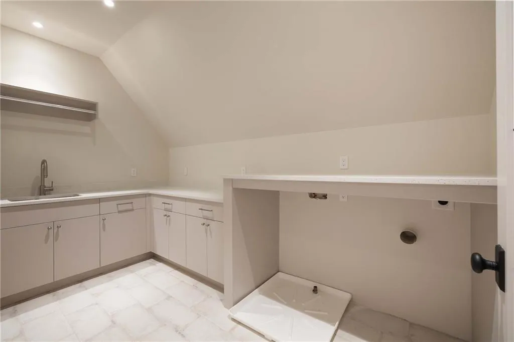 1020 Foxcroft Road Nw, Atlanta, Georgia 30327, 5 Bedrooms Bedrooms, ,4 BathroomsBathrooms,Residential,For Sale,1020 Foxcroft Road Nw,7646064