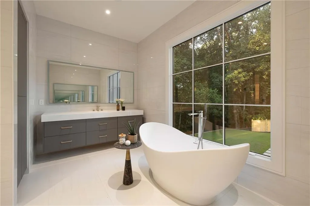 1020 Foxcroft Road Nw, Atlanta, Georgia 30327, 5 Bedrooms Bedrooms, ,4 BathroomsBathrooms,Residential,For Sale,1020 Foxcroft Road Nw,7646064