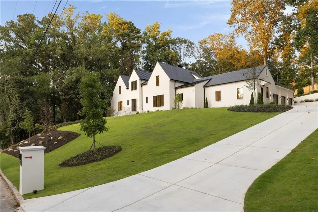 1020 Foxcroft Road Nw, Atlanta, Georgia 30327, 5 Bedrooms Bedrooms, ,4 BathroomsBathrooms,Residential,For Sale,1020 Foxcroft Road Nw,7646064