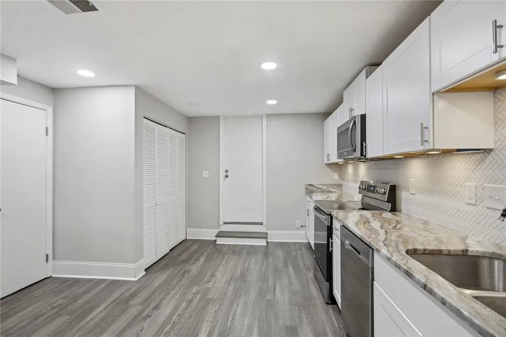 5260 Chemin De Vie, Atlanta, Georgia 30342, 3 Bedrooms Bedrooms, ,2 BathroomsBathrooms,Residential,Sold,5260 Chemin De Vie,7034062