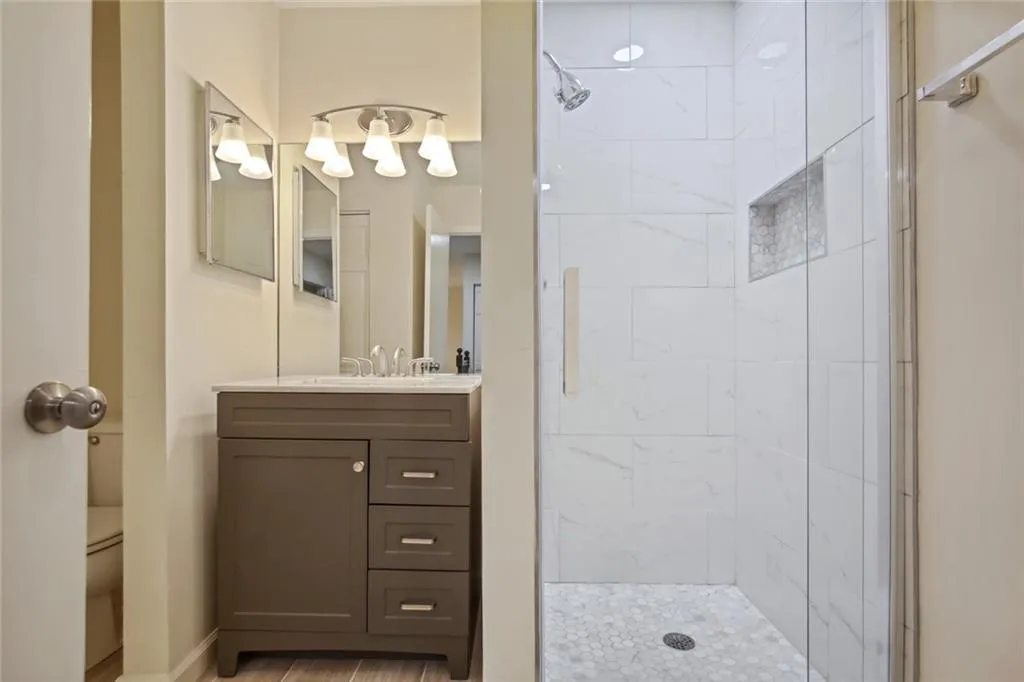 5260 Chemin De Vie, Atlanta, Georgia 30342, 3 Bedrooms Bedrooms, ,2 BathroomsBathrooms,Residential,Sold,5260 Chemin De Vie,7034062