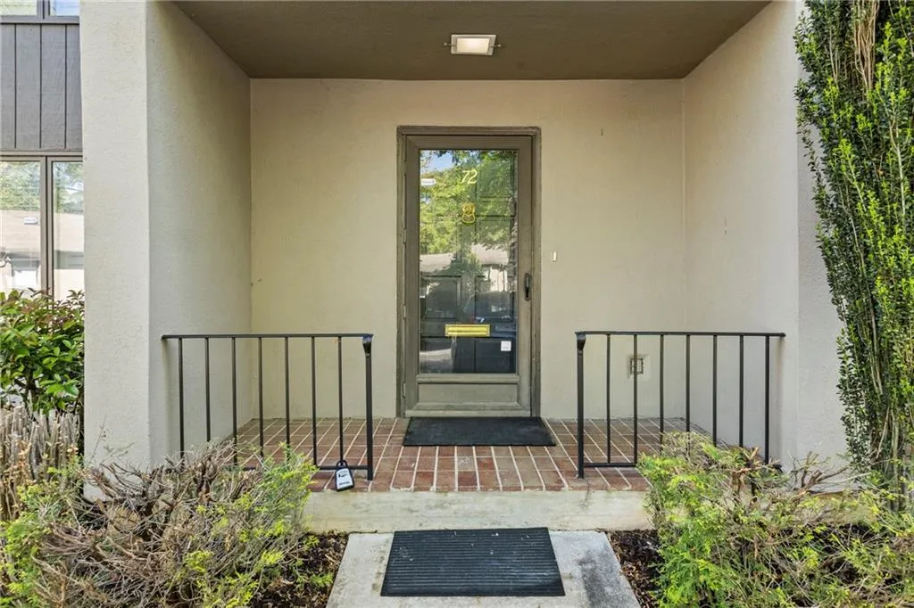 72 Ivy Parkway Ne, Atlanta, Georgia 30342, 3 Bedrooms Bedrooms, ,2 BathroomsBathrooms,Residential,For Sale,72 Ivy Parkway Ne,7632647