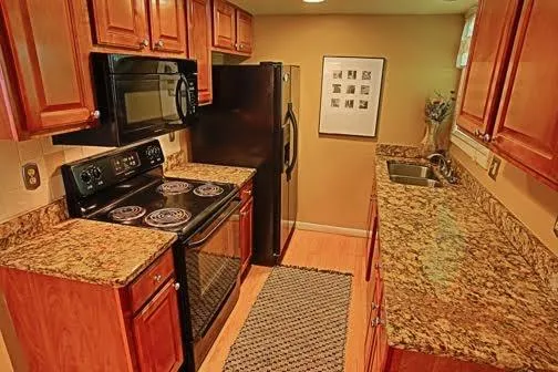 6900 Roswell Road Unit N9, Atlanta, Georgia 30328, 3 Bedrooms Bedrooms, ,2 BathroomsBathrooms,Residential,Sold,6900 Roswell Road Unit N9,5762227