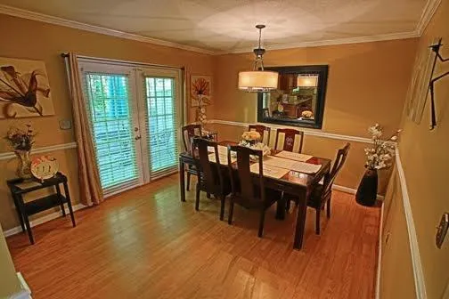 6900 Roswell Road Unit N9, Atlanta, Georgia 30328, 3 Bedrooms Bedrooms, ,2 BathroomsBathrooms,Residential,Sold,6900 Roswell Road Unit N9,5762227