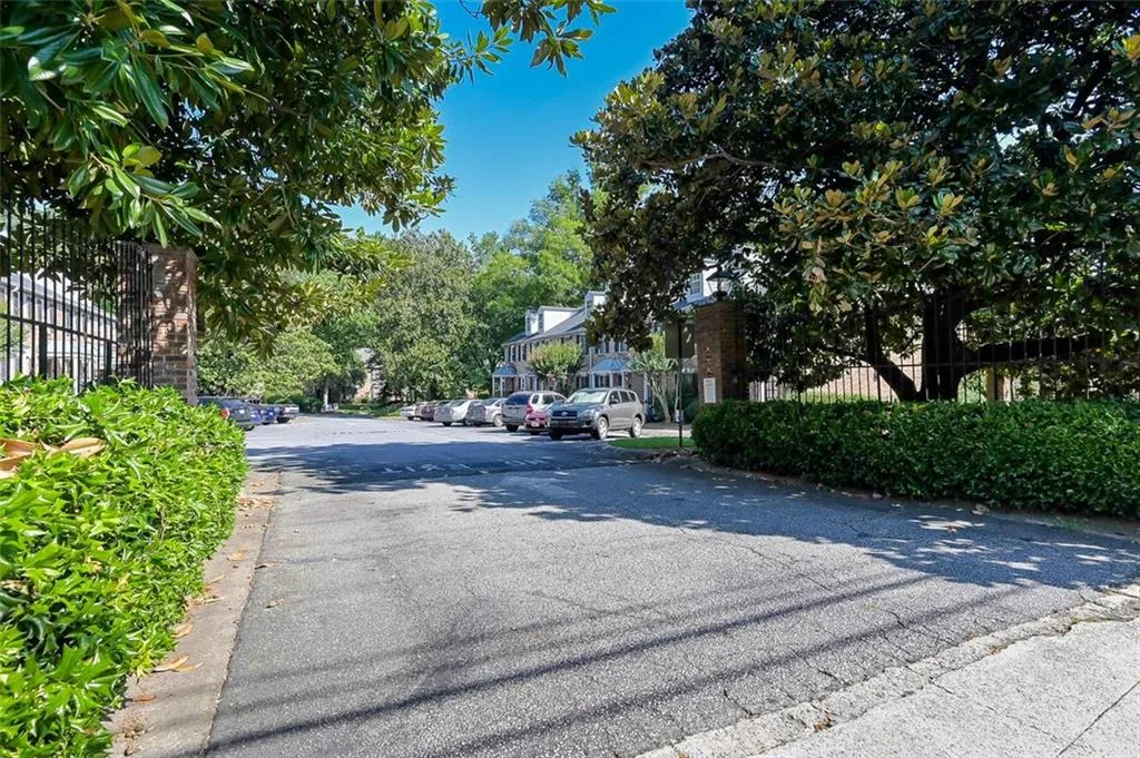 6700 Roswell Road Unit 23b, Atlanta, Georgia 30328, 2 Bedrooms Bedrooms, ,1 BathroomBathrooms,Residential,Sold,6700 Roswell Road Unit 23b,6898058