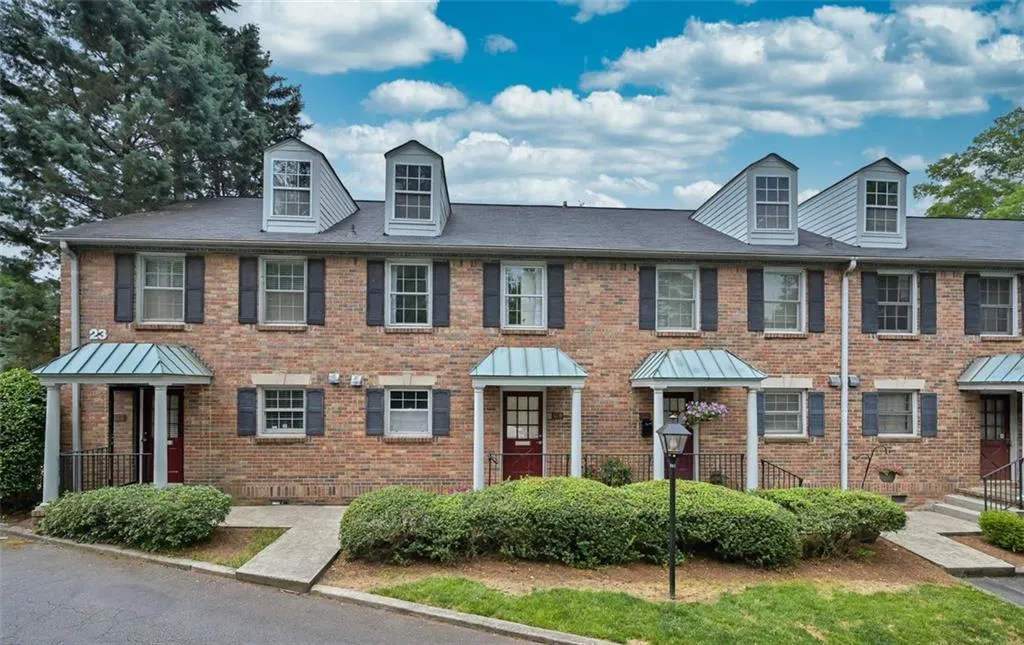 6700 Roswell Road Unit 23b, Atlanta, Georgia 30328, 2 Bedrooms Bedrooms, ,1 BathroomBathrooms,Residential,Sold,6700 Roswell Road Unit 23b,6898058