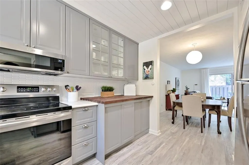 6700 Roswell Road Unit 23b, Atlanta, Georgia 30328, 2 Bedrooms Bedrooms, ,1 BathroomBathrooms,Residential,Sold,6700 Roswell Road Unit 23b,6898058