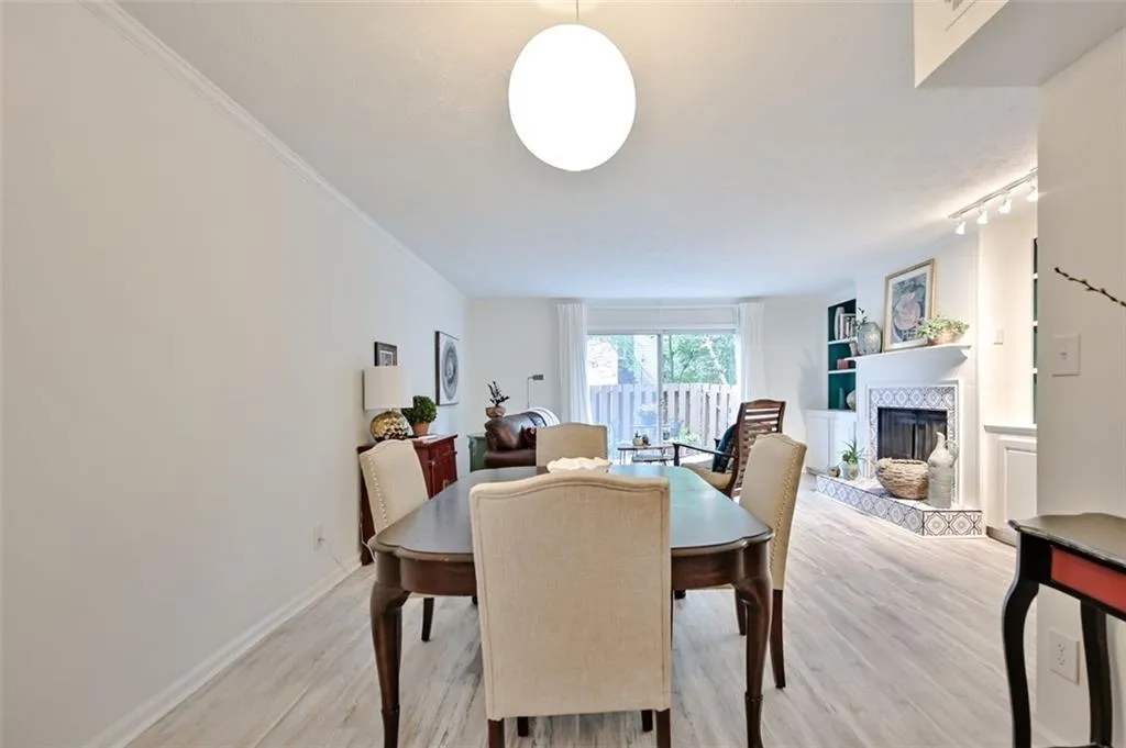 6700 Roswell Road Unit 23b, Atlanta, Georgia 30328, 2 Bedrooms Bedrooms, ,1 BathroomBathrooms,Residential,Sold,6700 Roswell Road Unit 23b,6898058