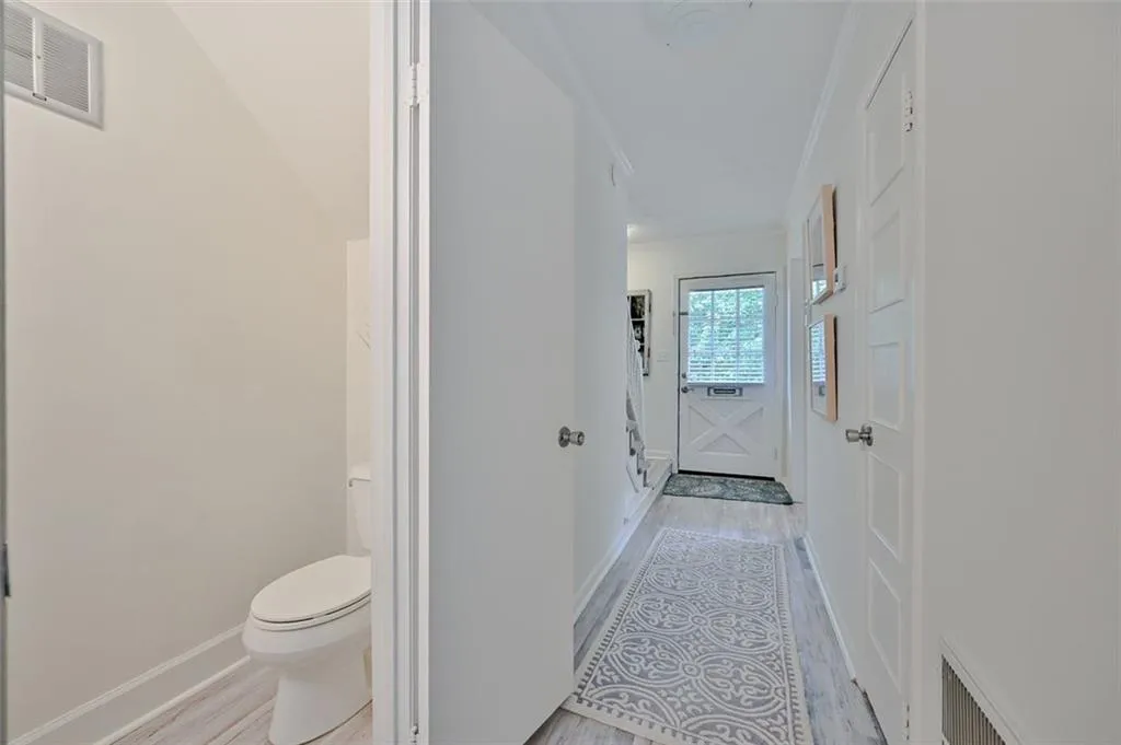 6700 Roswell Road Unit 23b, Atlanta, Georgia 30328, 2 Bedrooms Bedrooms, ,1 BathroomBathrooms,Residential,Sold,6700 Roswell Road Unit 23b,6898058