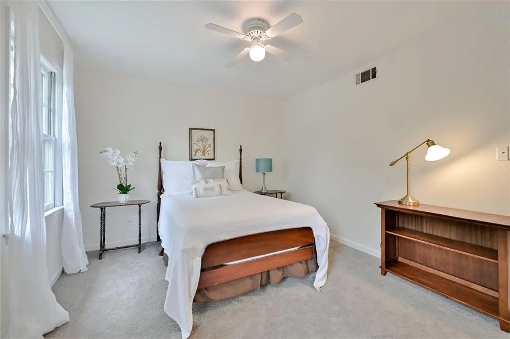 6700 Roswell Road Unit 23b, Atlanta, Georgia 30328, 2 Bedrooms Bedrooms, ,1 BathroomBathrooms,Residential,Sold,6700 Roswell Road Unit 23b,6898058