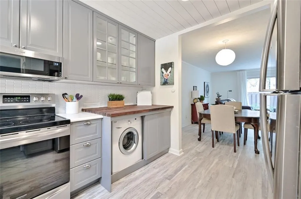 6700 Roswell Road Unit 23b, Atlanta, Georgia 30328, 2 Bedrooms Bedrooms, ,1 BathroomBathrooms,Residential,Sold,6700 Roswell Road Unit 23b,6898058