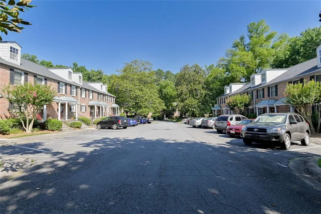 6700 Roswell Road Unit 23b, Atlanta, Georgia 30328, 2 Bedrooms Bedrooms, ,1 BathroomBathrooms,Residential,Sold,6700 Roswell Road Unit 23b,6898058