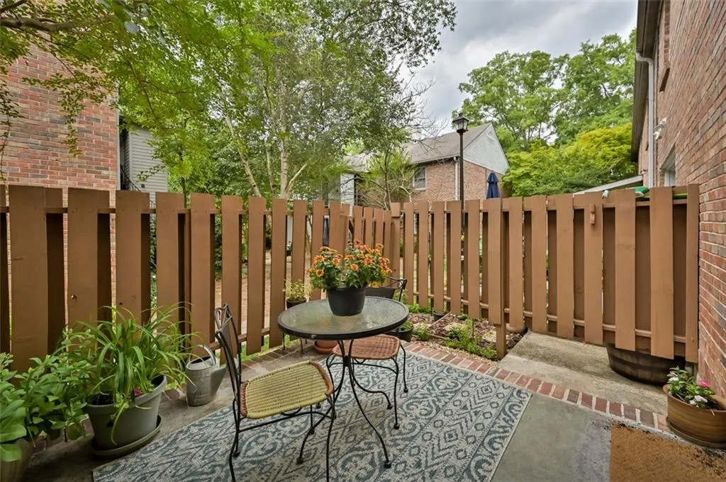 6700 Roswell Road Unit 23b, Atlanta, Georgia 30328, 2 Bedrooms Bedrooms, ,1 BathroomBathrooms,Residential,Sold,6700 Roswell Road Unit 23b,6898058