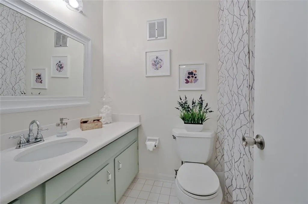 6700 Roswell Road Unit 23b, Atlanta, Georgia 30328, 2 Bedrooms Bedrooms, ,1 BathroomBathrooms,Residential,Sold,6700 Roswell Road Unit 23b,6898058