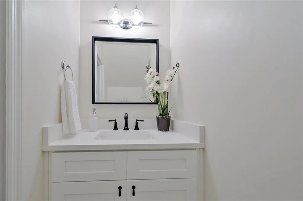 6700 Roswell Road Unit 23b, Atlanta, Georgia 30328, 2 Bedrooms Bedrooms, ,1 BathroomBathrooms,Residential,Sold,6700 Roswell Road Unit 23b,6898058