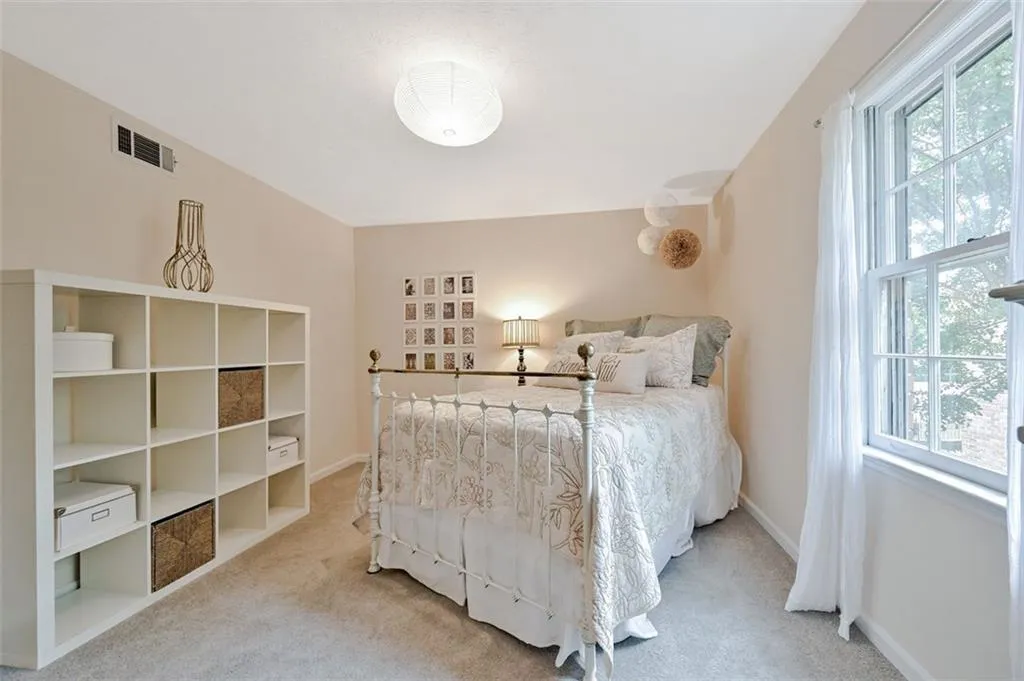 6700 Roswell Road Unit 23b, Atlanta, Georgia 30328, 2 Bedrooms Bedrooms, ,1 BathroomBathrooms,Residential,Sold,6700 Roswell Road Unit 23b,6898058