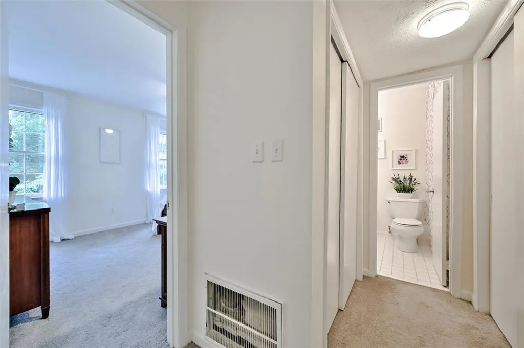 6700 Roswell Road Unit 23b, Atlanta, Georgia 30328, 2 Bedrooms Bedrooms, ,1 BathroomBathrooms,Residential,Sold,6700 Roswell Road Unit 23b,6898058