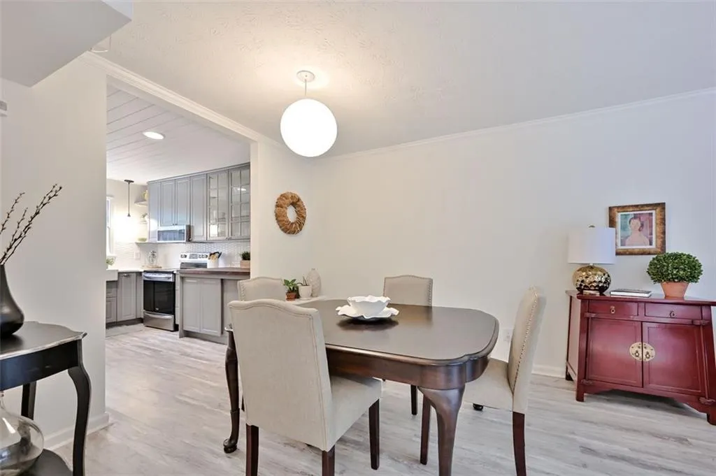 6700 Roswell Road Unit 23b, Atlanta, Georgia 30328, 2 Bedrooms Bedrooms, ,1 BathroomBathrooms,Residential,Sold,6700 Roswell Road Unit 23b,6898058