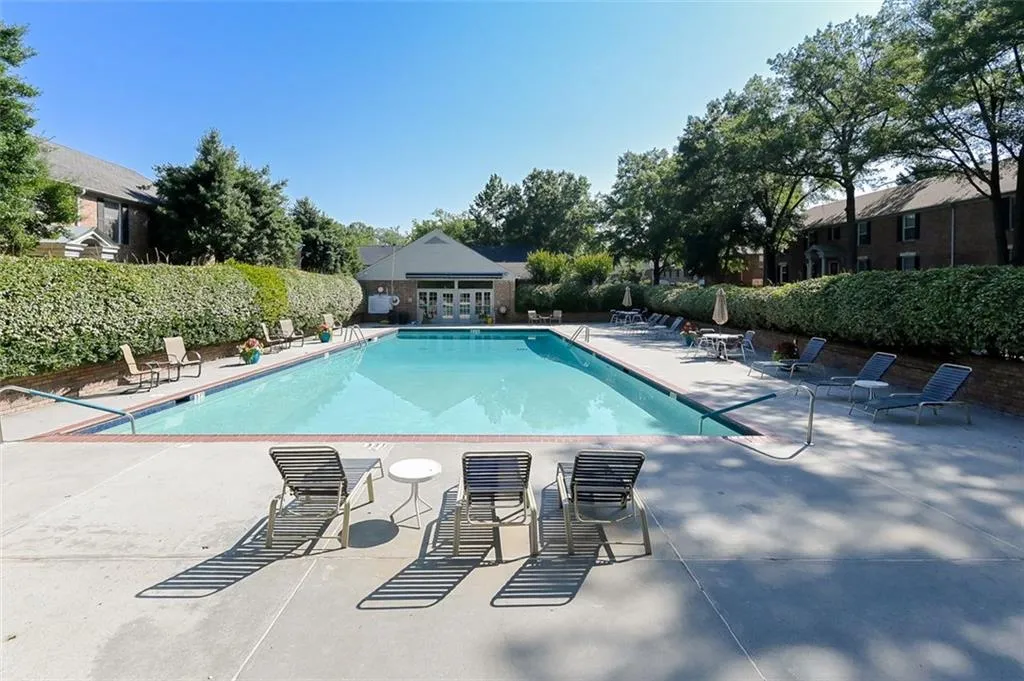 6700 Roswell Road Unit 23b, Atlanta, Georgia 30328, 2 Bedrooms Bedrooms, ,1 BathroomBathrooms,Residential,Sold,6700 Roswell Road Unit 23b,6898058