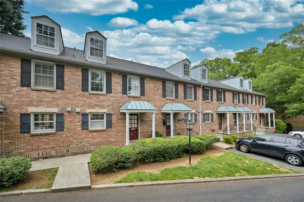 6700 Roswell Road Unit 23b, Atlanta, Georgia 30328, 2 Bedrooms Bedrooms, ,1 BathroomBathrooms,Residential,Sold,6700 Roswell Road Unit 23b,6898058
