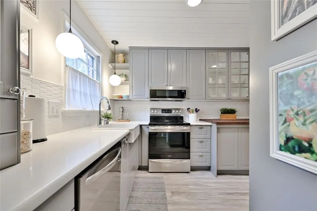 6700 Roswell Road Unit 23b, Atlanta, Georgia 30328, 2 Bedrooms Bedrooms, ,1 BathroomBathrooms,Residential,Sold,6700 Roswell Road Unit 23b,6898058