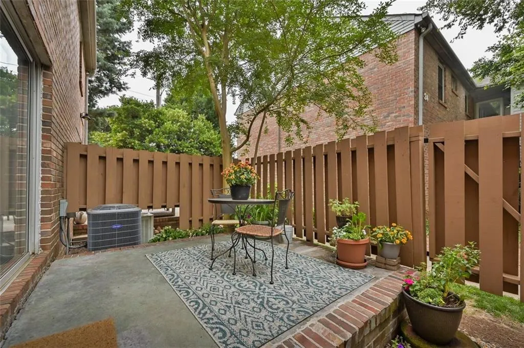 6700 Roswell Road Unit 23b, Atlanta, Georgia 30328, 2 Bedrooms Bedrooms, ,1 BathroomBathrooms,Residential,Sold,6700 Roswell Road Unit 23b,6898058